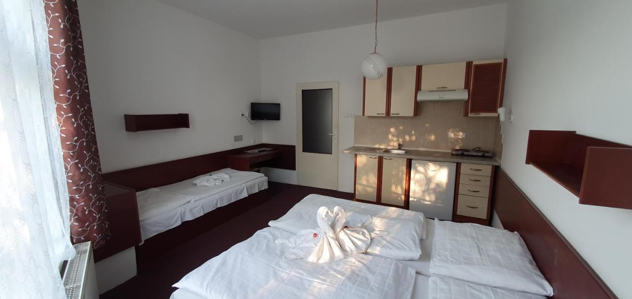 Hotel Jerabek Praha Bagian luar foto