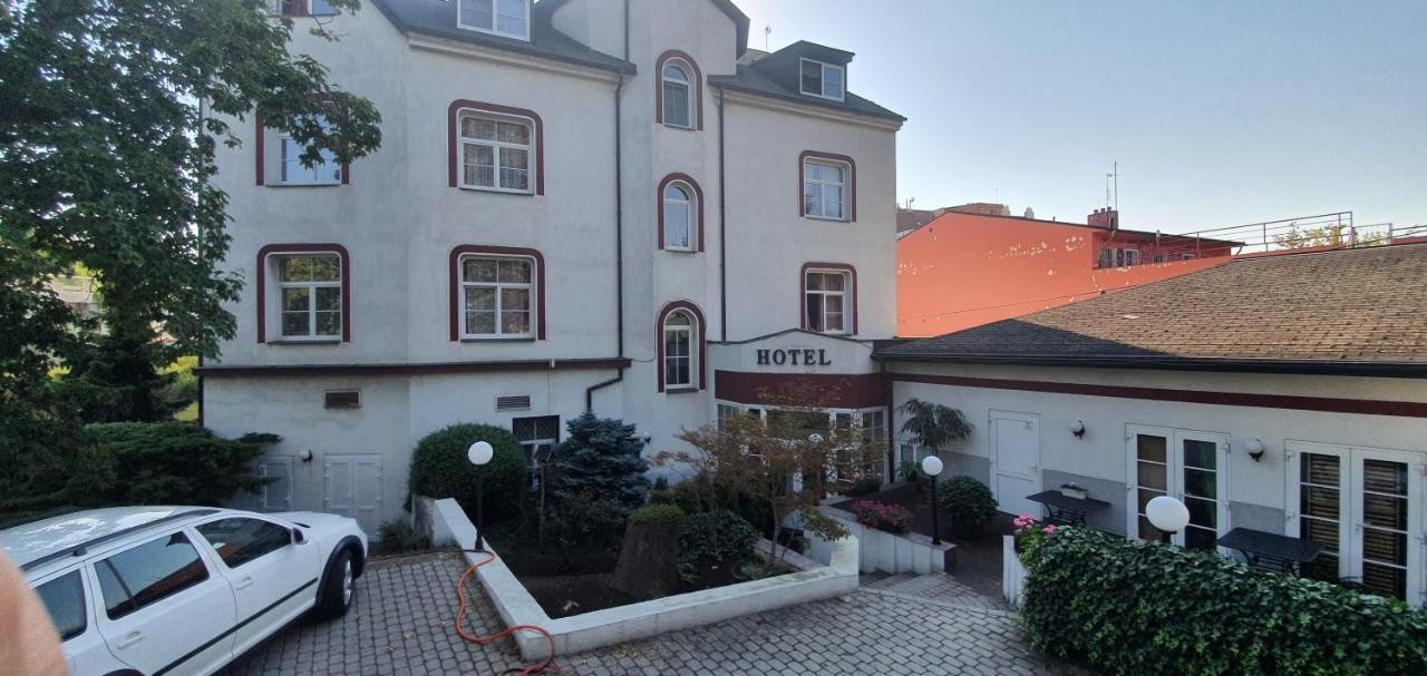 Hotel Jerabek Praha Bagian luar foto