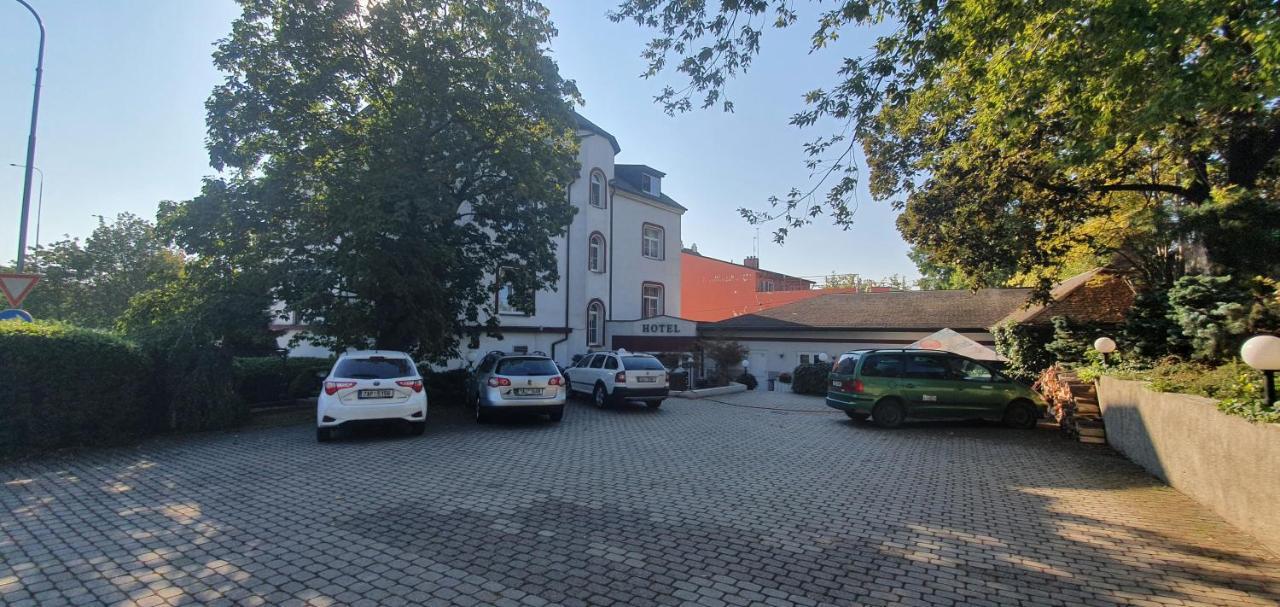 Hotel Jerabek Praha Bagian luar foto