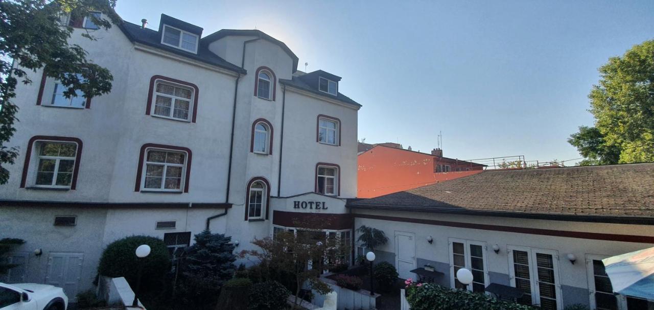 Hotel Jerabek Praha Bagian luar foto